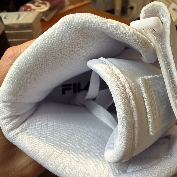 New in Box Women's Fila VULC 13 White High-Top Leather Sneakers Size 7 - Picture 8 of 10